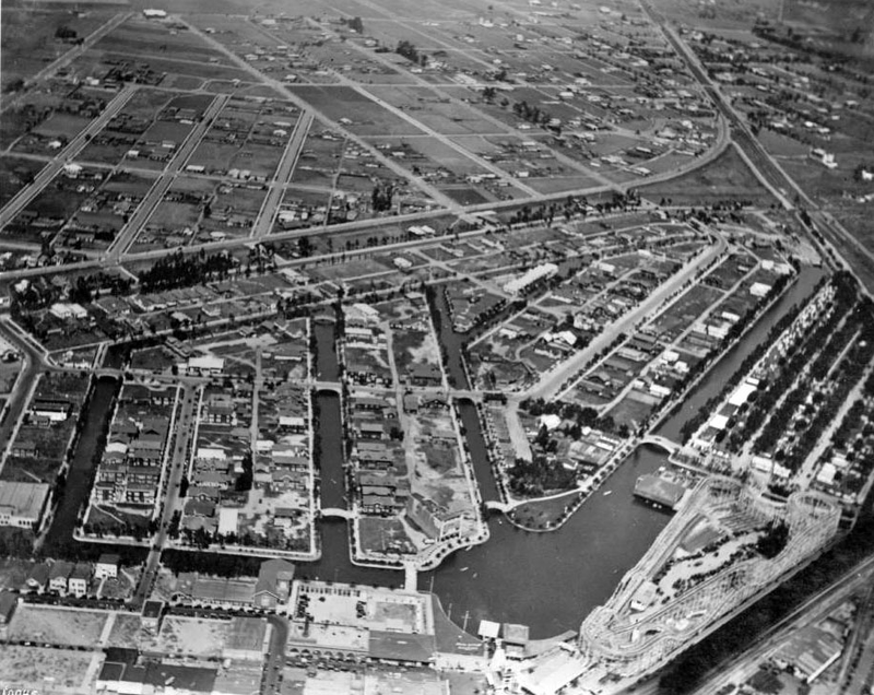 Illustration for article titled Paved Streets Near California's Venice Beach Were Once Canals